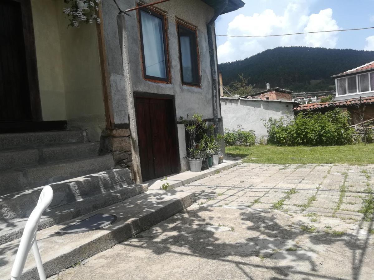 Къща Христини Kalofer Exterior foto