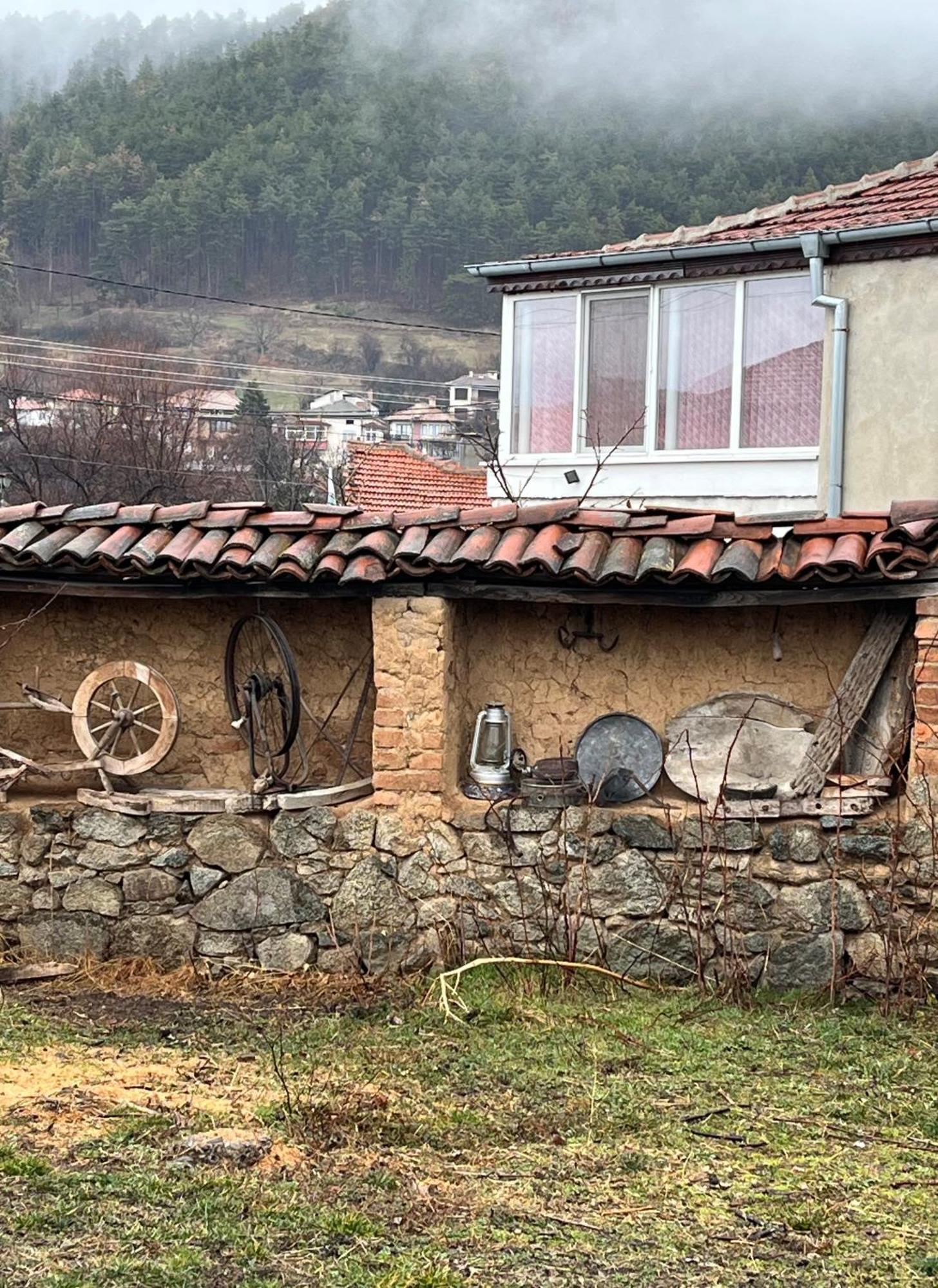 Къща Христини Kalofer Exterior foto